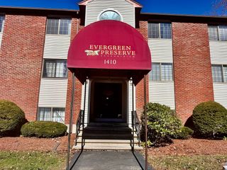 1410 Skyline Dr 9, Lowell, MA 01854
