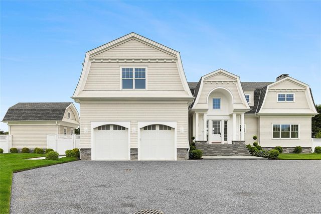 44 Club Lane, Remsenburg, NY 11960