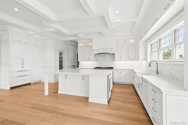 44 Club Lane, Remsenburg, NY 11960