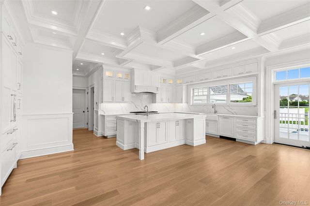 44 Club Lane, Remsenburg, NY 11960