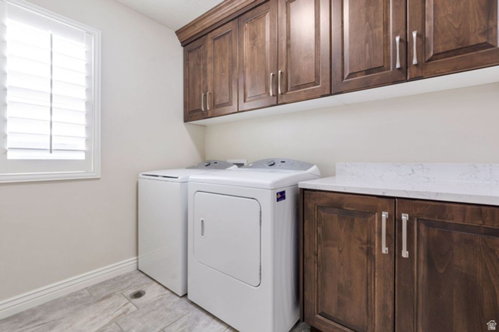 Image 41 of property listing at 2504 W MIDAS SIDE WAY, Riverton, UT 84065