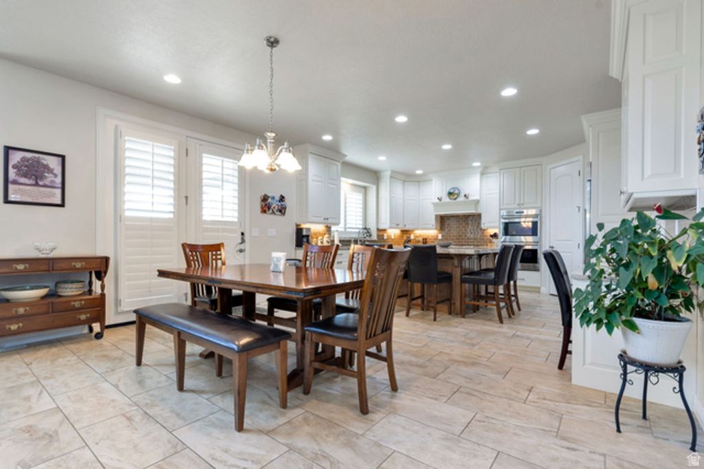 Image 7 of property listing at 2504 W MIDAS SIDE WAY, Riverton, UT 84065