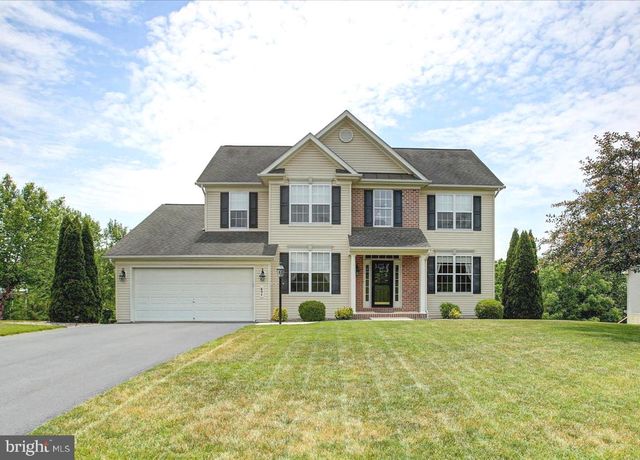 641 SHANNON DR N, Greencastle, PA 17225