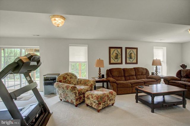 641 SHANNON DR N, Greencastle, PA 17225