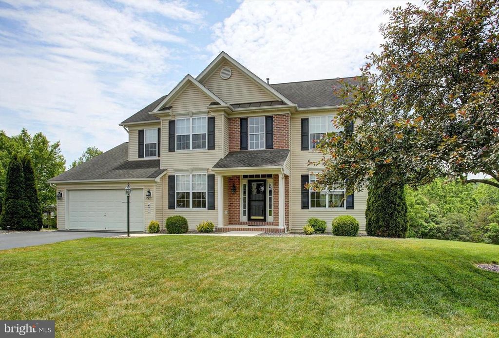 641 SHANNON DR N, Greencastle, PA 17225