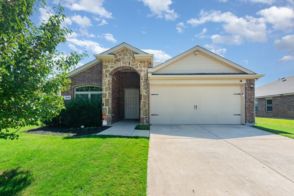 1509 Meadow Creek Drive, Princeton, TX 75407