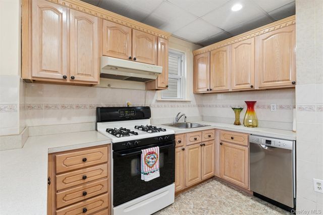 139-18 86th Avenue, Briarwood, NY 11435