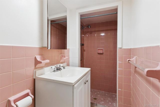 139-18 86th Avenue, Briarwood, NY 11435