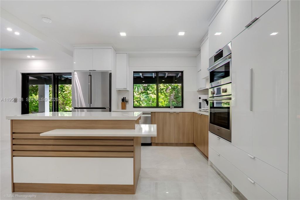 Image 13 of property listing at 17203 SW 78th Pl, Palmetto Bay, FL 33157