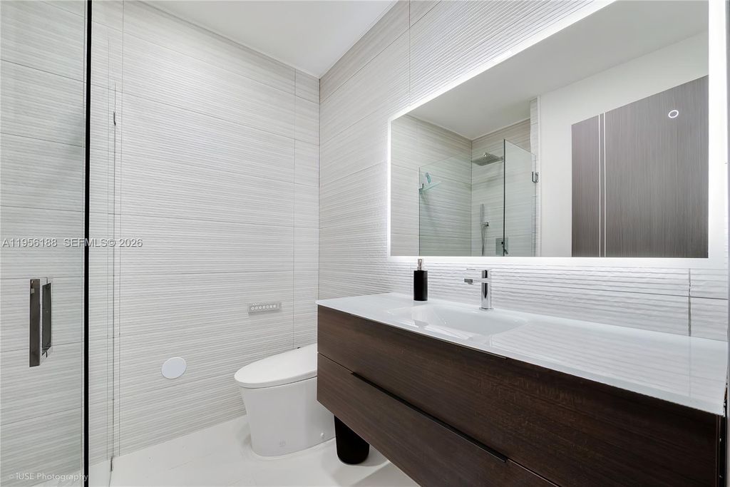 Image 15 of property listing at 17203 SW 78th Pl, Palmetto Bay, FL 33157