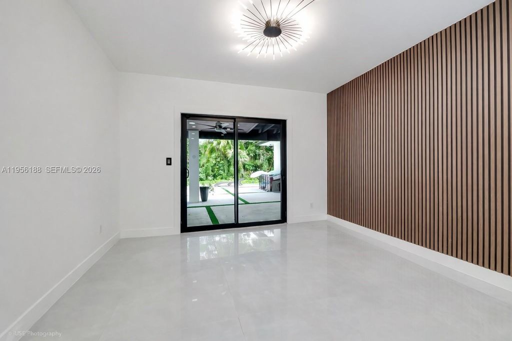 Image 17 of property listing at 17203 SW 78th Pl, Palmetto Bay, FL 33157