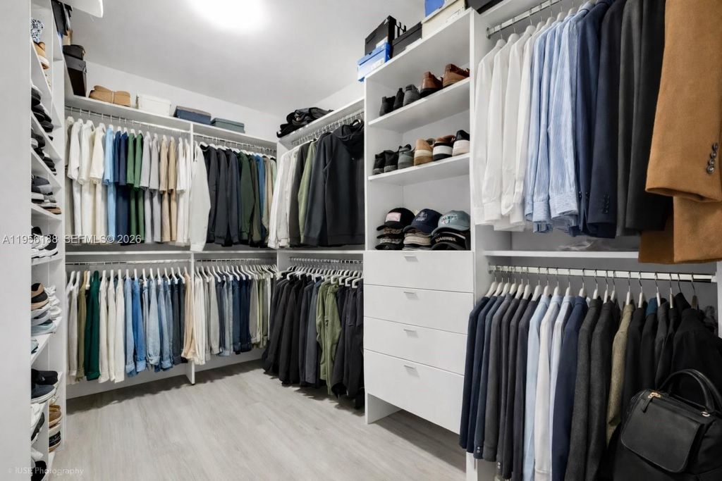 Image 20 of property listing at 17203 SW 78th Pl, Palmetto Bay, FL 33157