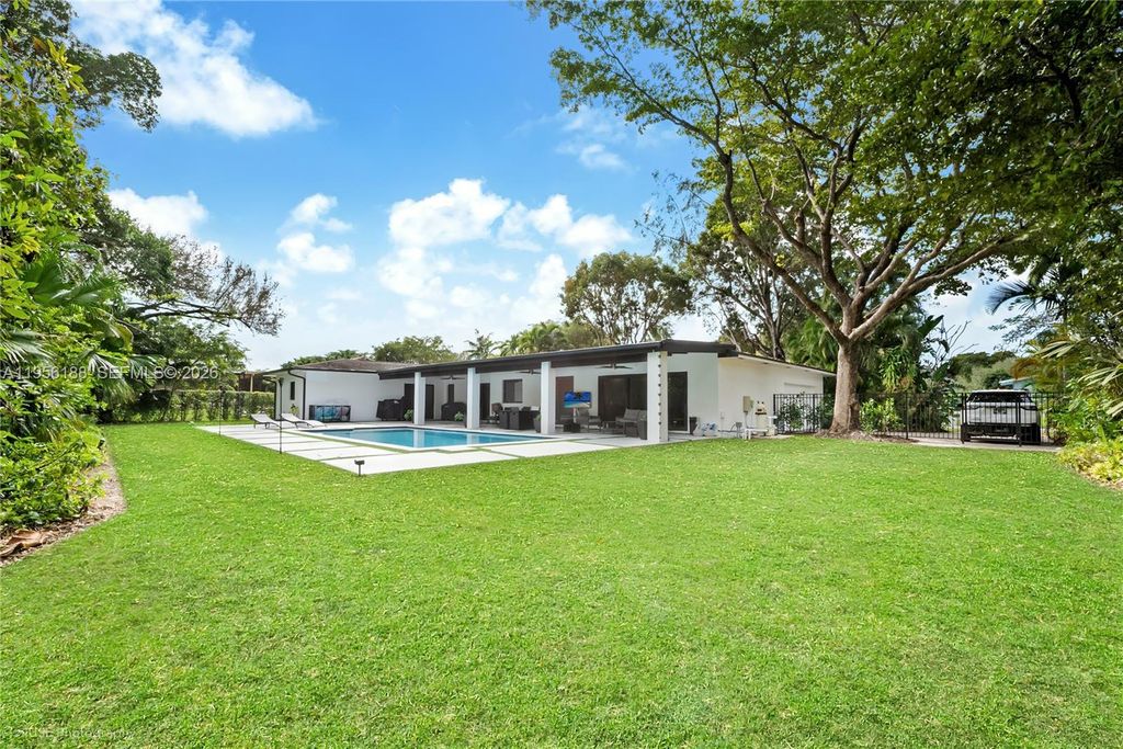 Image 27 of property listing at 17203 SW 78th Pl, Palmetto Bay, FL 33157