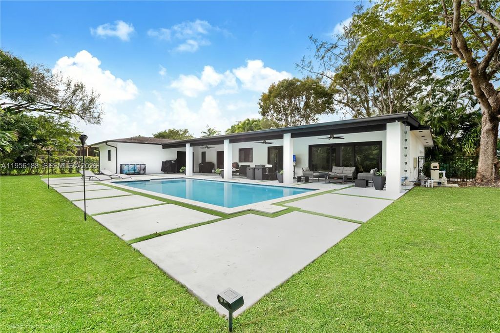 Image 28 of property listing at 17203 SW 78th Pl, Palmetto Bay, FL 33157