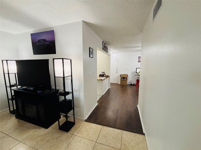 7300 NW 17th Street 405, Plantation, FL 33313