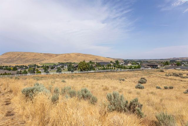 75733 Homestead Road, Kennewick, WA 99338