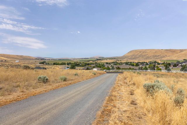 75733 Homestead Road, Kennewick, WA 99338