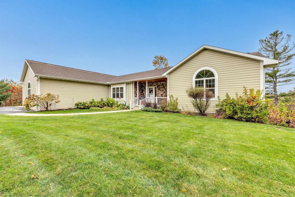 4006 ELKINS ROAD, Amherst, WI 54406