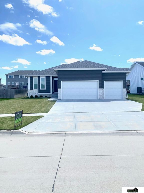 765 W Panorama Road, Lincoln, NE 68523