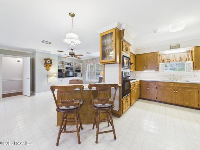 207 S William Drive, Lafayette, LA 70506