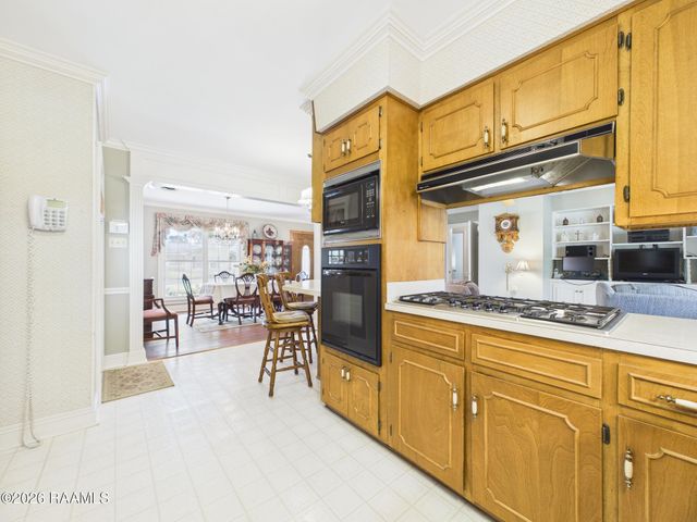 207 S William Drive, Lafayette, LA 70506