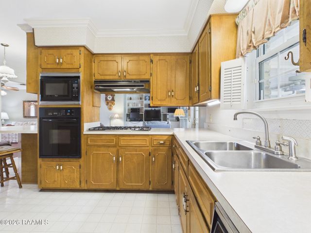 207 S William Drive, Lafayette, LA 70506