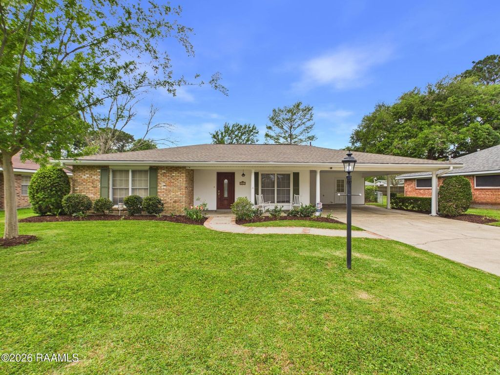 207 S William Drive, Lafayette, LA 70506
