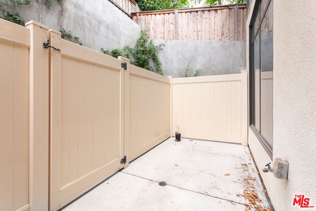 2924 Rowena Avenue 1, Los Angeles, CA 90039