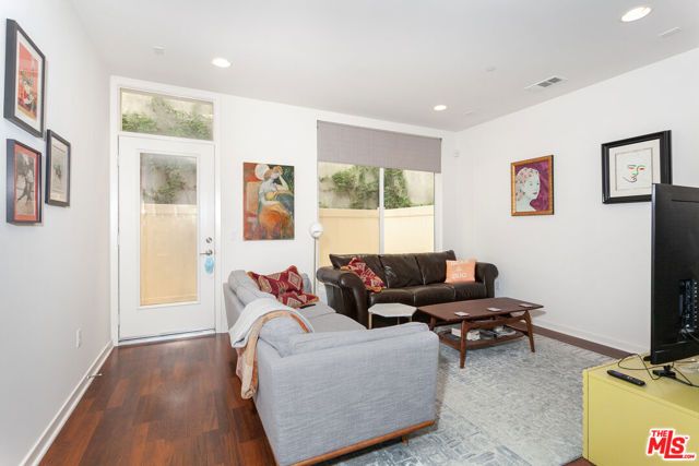 2924 Rowena Avenue 1, Los Angeles, CA 90039