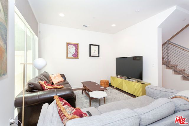 2924 Rowena Avenue 1, Los Angeles, CA 90039
