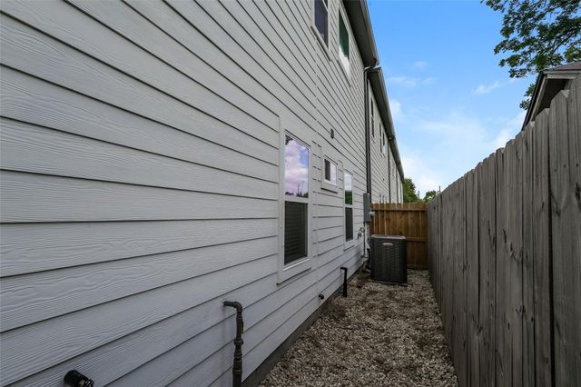 8318 Curry Road, Houston, TX 77093