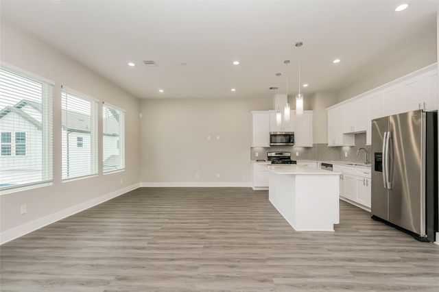 8318 Curry Road, Houston, TX 77093