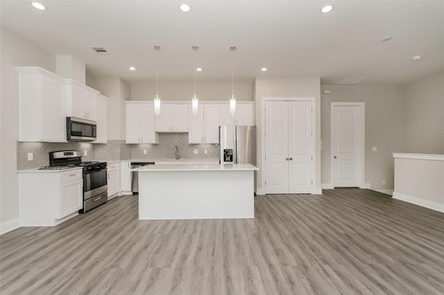 8318 Curry Road, Houston, TX 77093