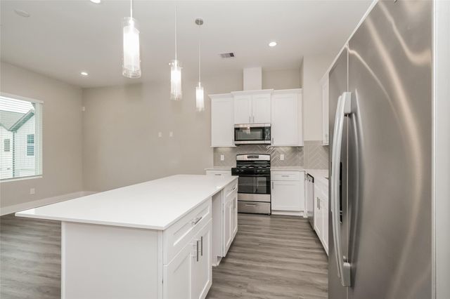 8318 Curry Road, Houston, TX 77093