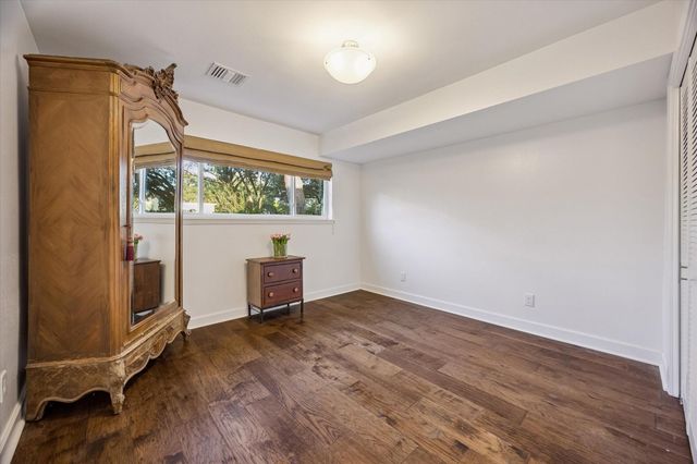 5222 Birdwood Road, Houston, TX 77096