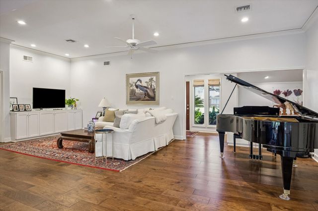 5222 Birdwood Road, Houston, TX 77096