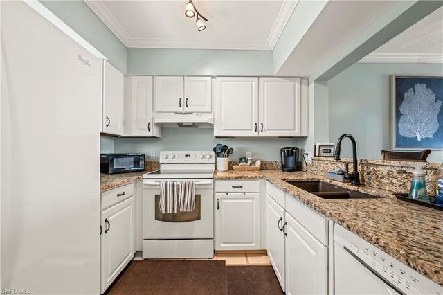 803 River Point DR 306B, Naples, FL 34102