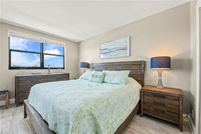 803 River Point DR 306B, Naples, FL 34102