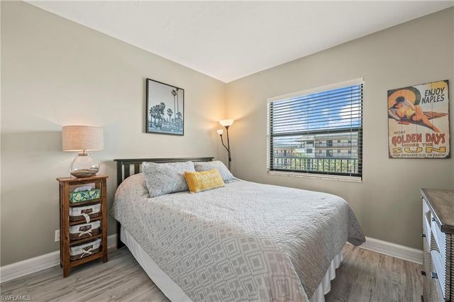 803 River Point DR 306B, Naples, FL 34102