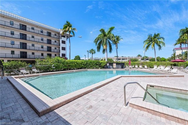 803 River Point DR 306B, Naples, FL 34102