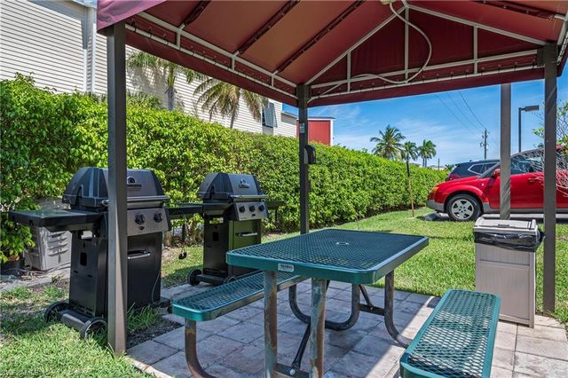 803 River Point DR 306B, Naples, FL 34102