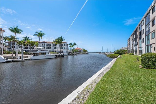 803 River Point DR 306B, Naples, FL 34102