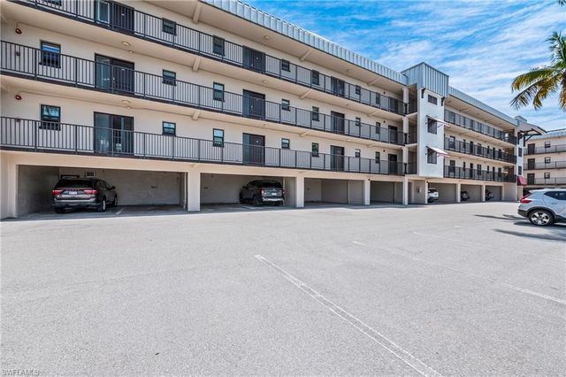 803 River Point DR 306B, Naples, FL 34102