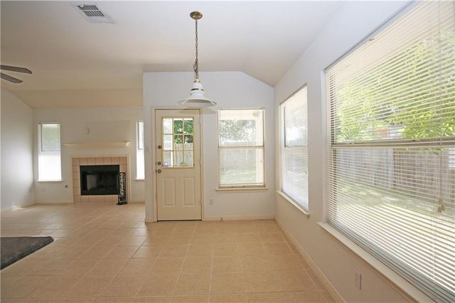 309 Country Aire DR, Round Rock, TX 78664