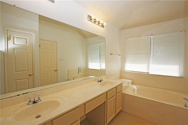 309 Country Aire DR, Round Rock, TX 78664