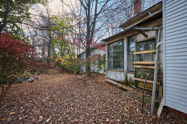 38 West St, Easthampton, MA 01027