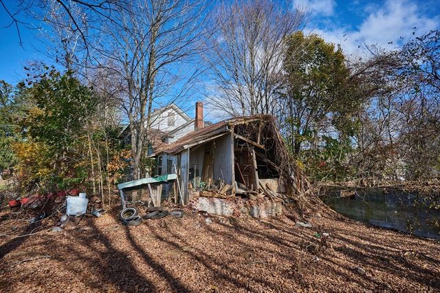 38 West St, Easthampton, MA 01027