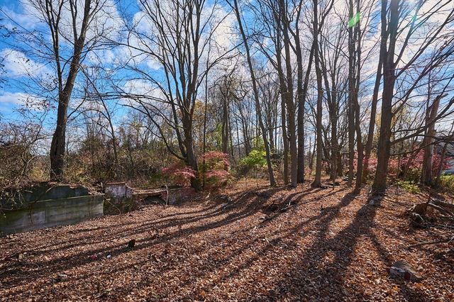 38 West St, Easthampton, MA 01027