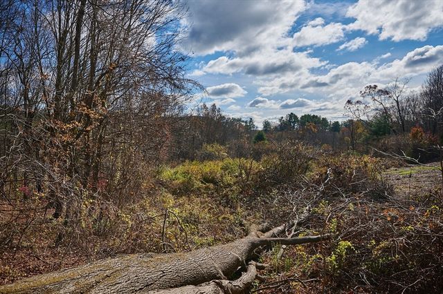 38 West St, Easthampton, MA 01027