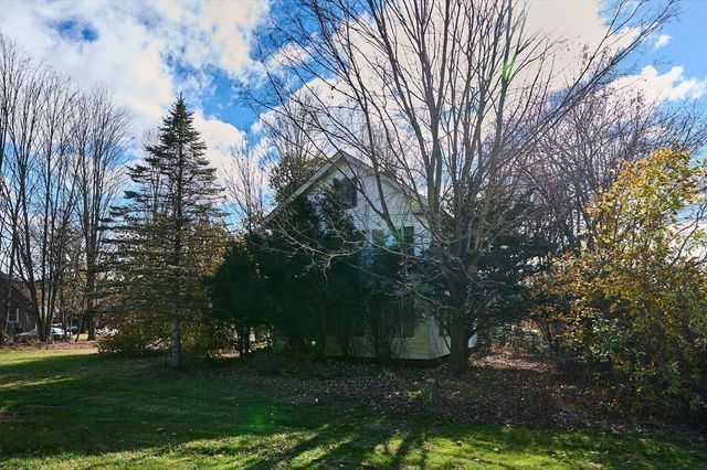 38 West St, Easthampton, MA 01027